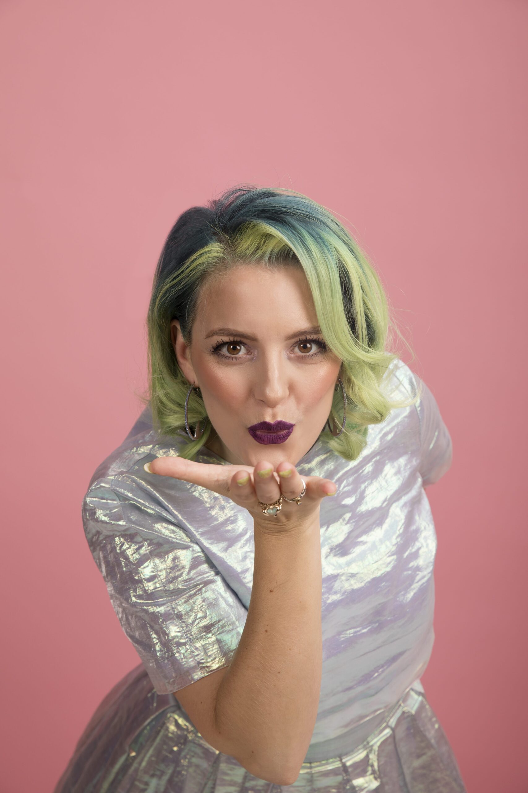 Alix Fox blowing a kiss