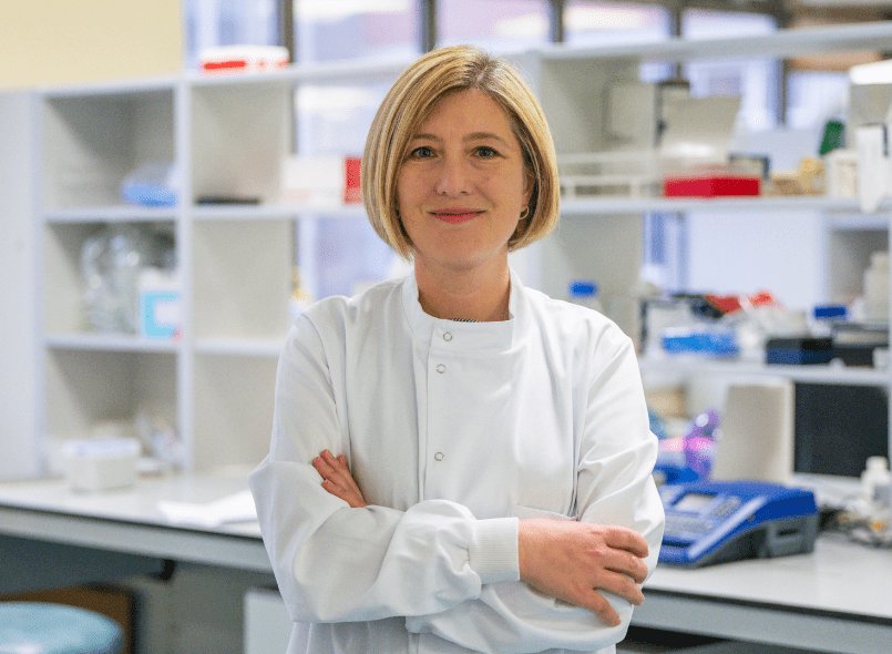 Dr Esther Moss in the lab