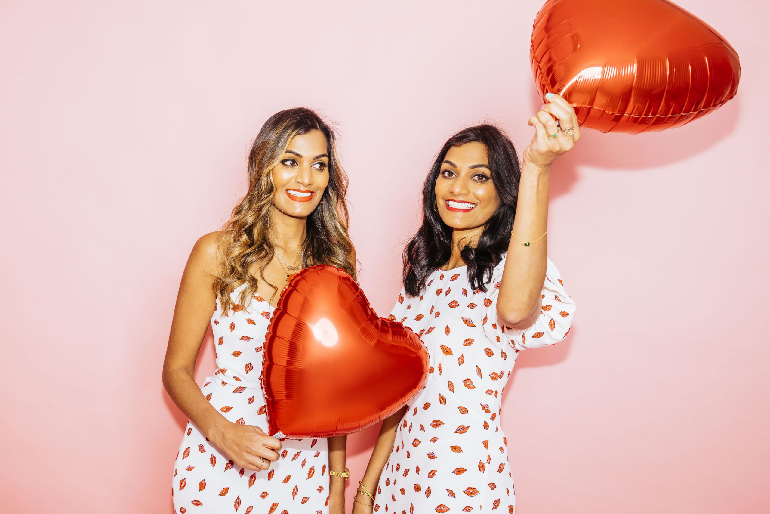 V and her sister J holding heart balloons