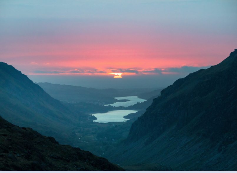 Image of Snowdon at night
